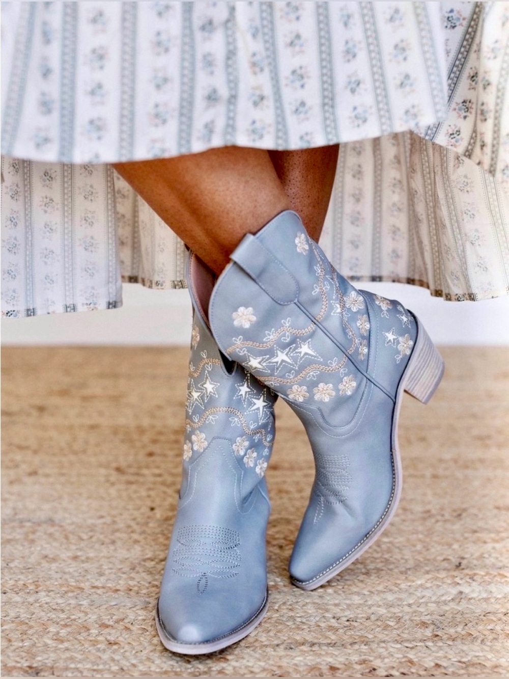 NEW - MIIM Cassy Gray Embroidered Western Cowboy Boots Size 9, Runs Large